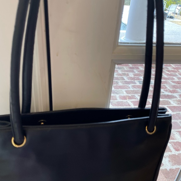 Authentic VINTAGE CHANEL NORTH SOUTH TOTE IN GOOD USED CONDITION - Picture 4 of 16